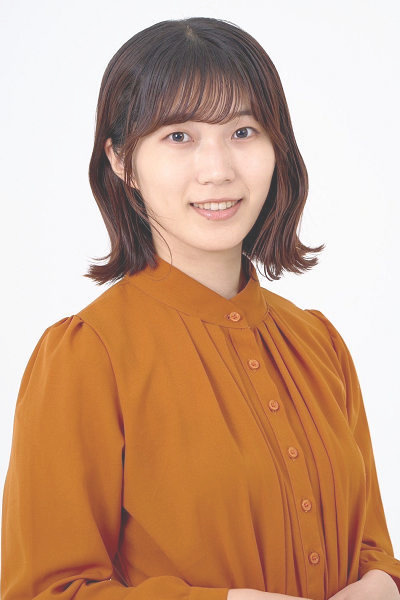 足立 真衣